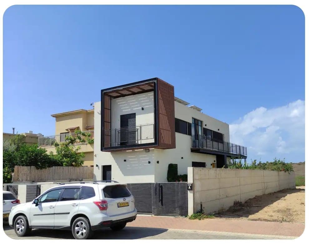 ווילה מרווחת ליד הים