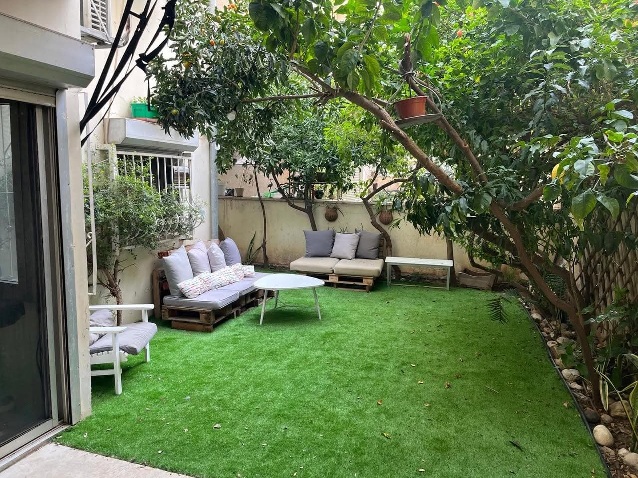גינה פרטית גדולה בת״א קרובה לים ולירקון