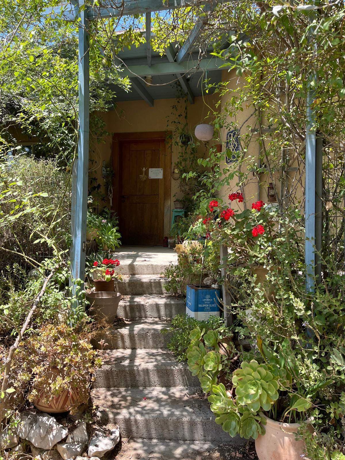 בית פרטי קרקע וגינה