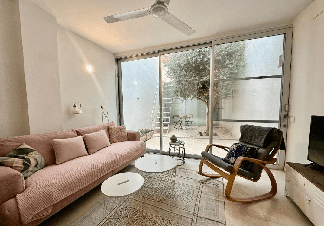 סטודיו מרווח עם פטיו בקבניאל