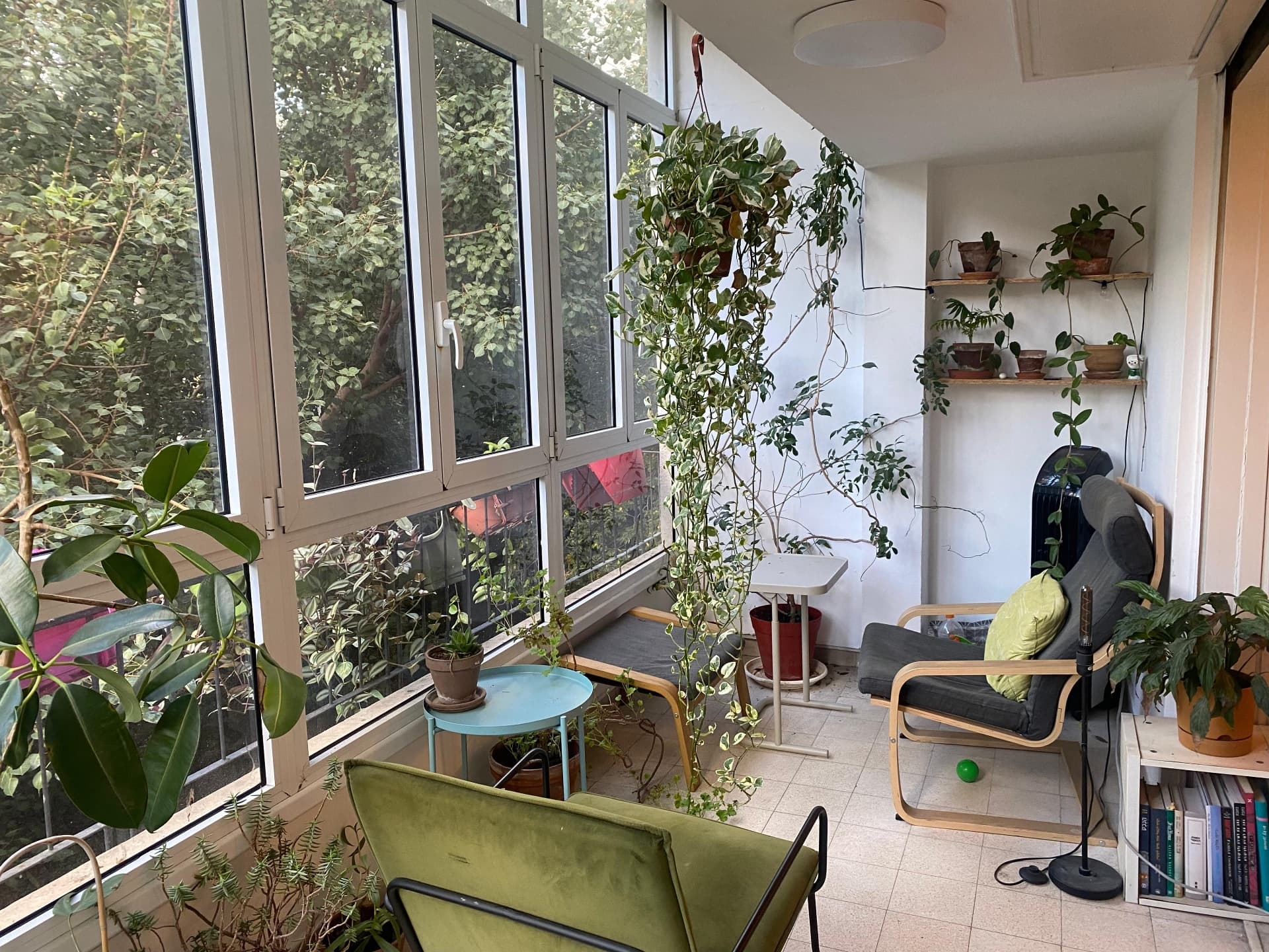 דירה מרווחת וכיפית בצפון הישן של תל אביב - תמונה 2