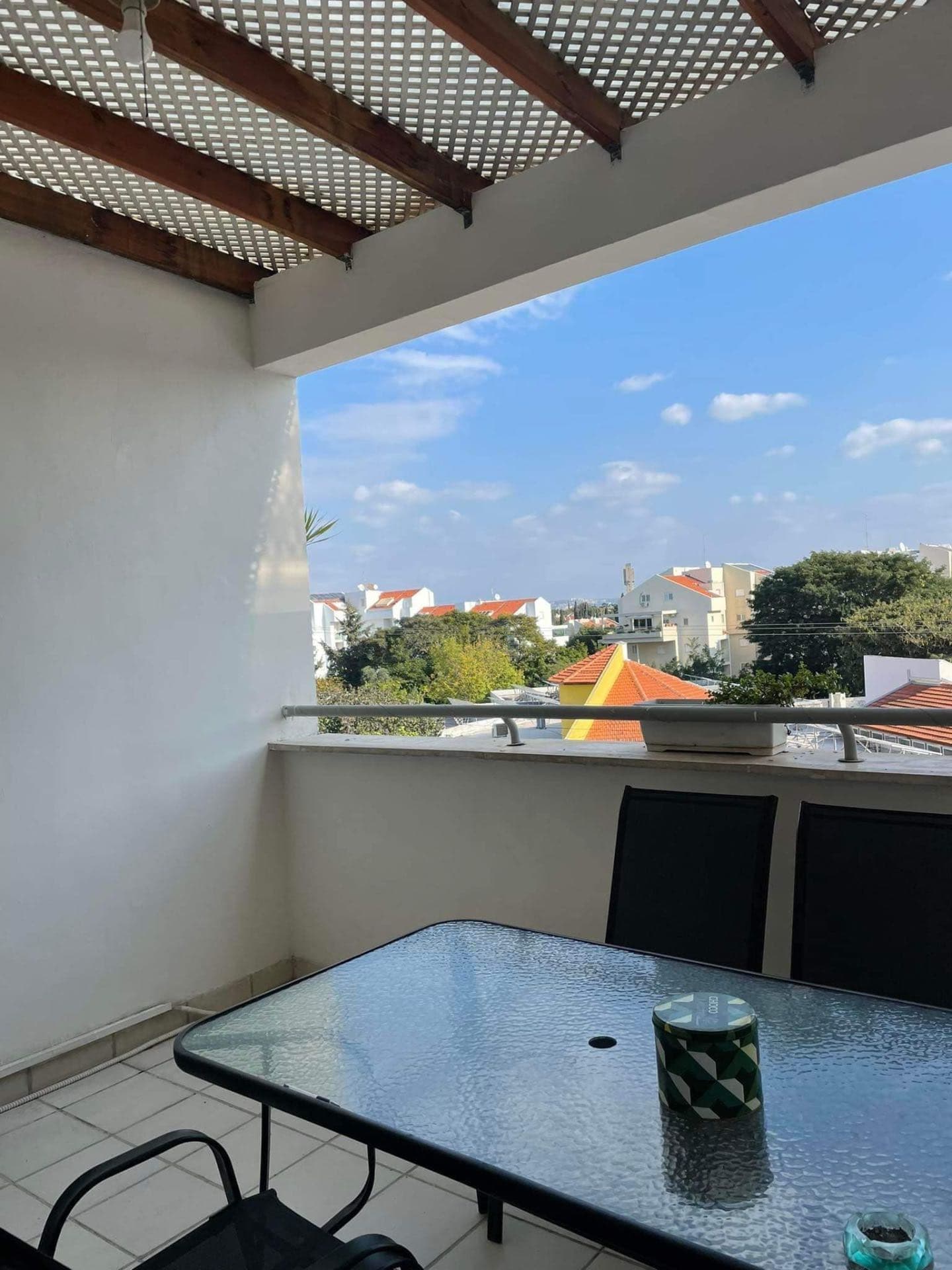 דירה מרווחת ונוחה מוקפת בירוק בכפר סבא - תמונה 2