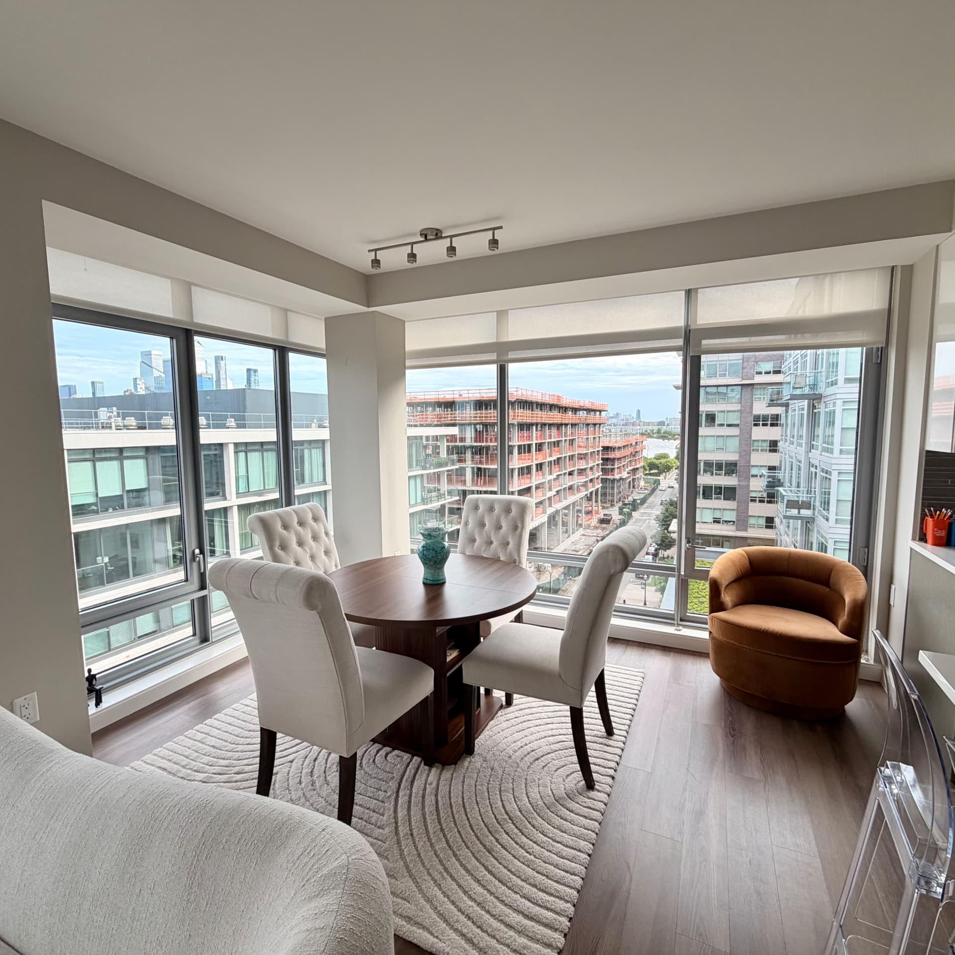NYC Skyline Views from a Luxury weehawken Condo - תמונה 3
