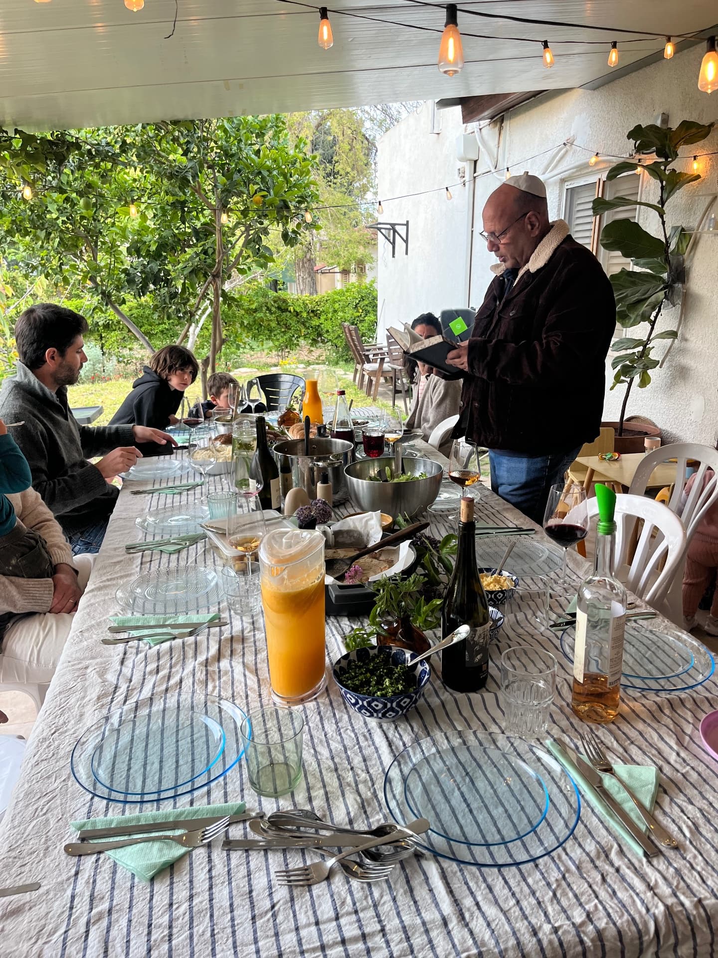 בית בקיבוץ עם חצר קסומה